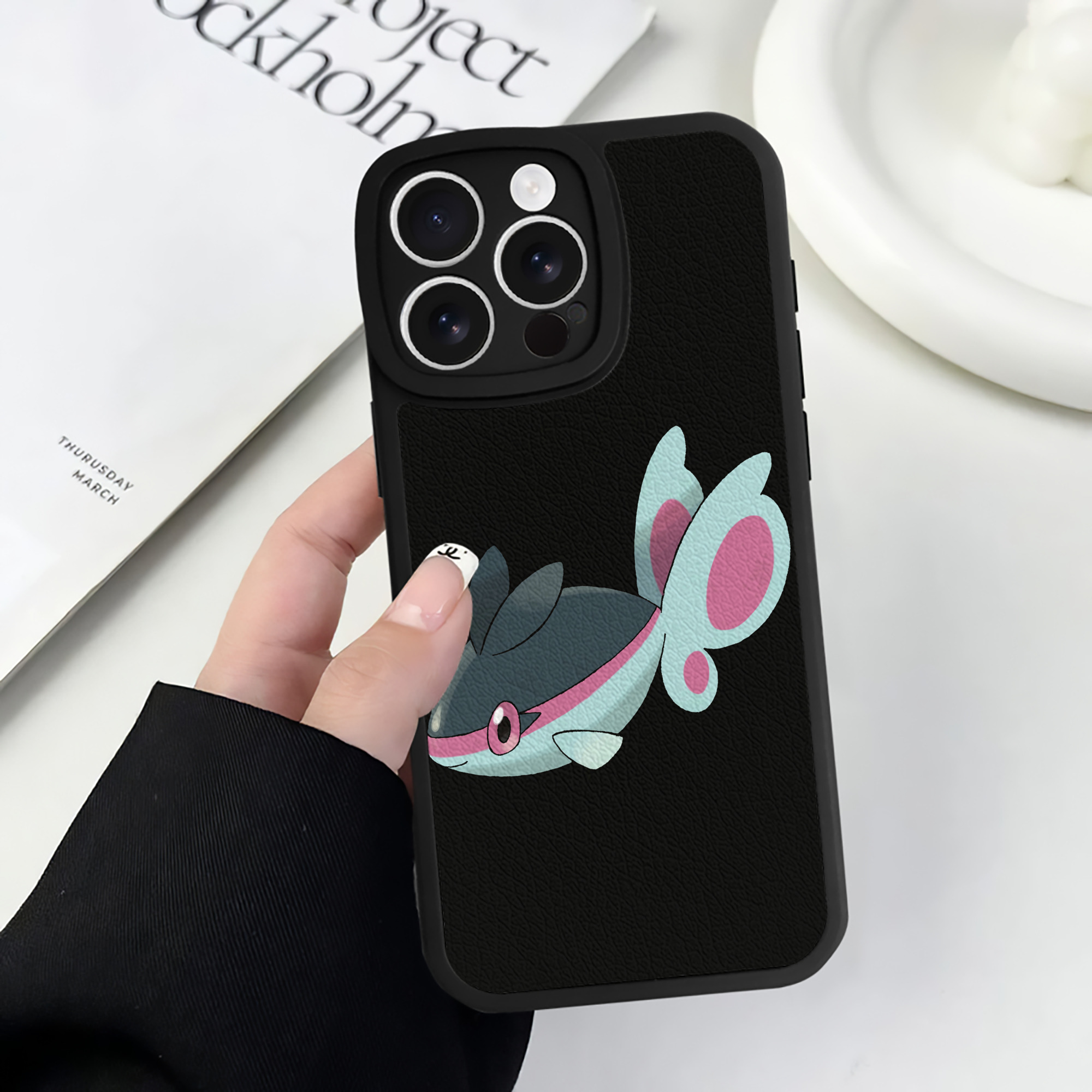 （画像用） ポケットモンスター Pokémon 【iPhone 16シリーズ対応】シリコンスマホケース（レザー調） 材質：シリコン